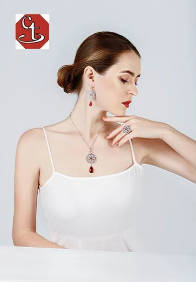 Produttore cinese Nuovo arrivo Gioielli in argento 925 Pietre preziose di alta qualità Rubino Zaffiro Colore opzionale Anelli di moda per le donne