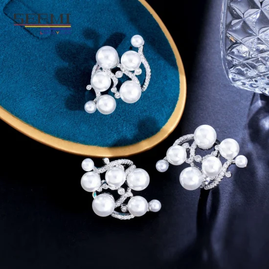 Anello di apertura con zirconi intarsiati in rame con corona di perle e fata