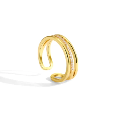 Semplice anello regolabile con apertura multistrato placcato in oro con micro pavé di zirconi cubici per donna
